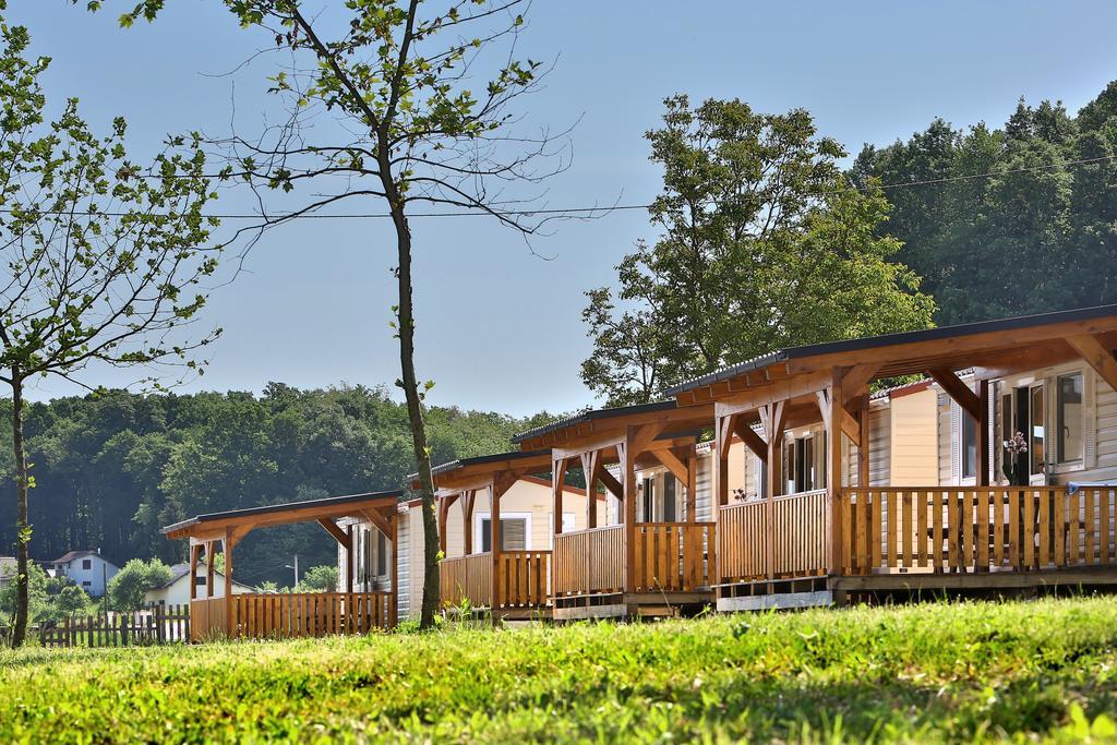 Kamp Slapic Hotell Duga Resa Rum bild