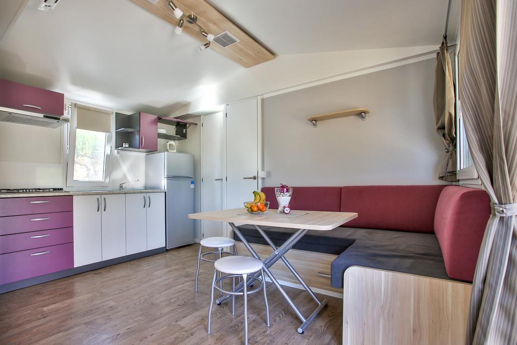 Kamp Slapic Hotell Duga Resa Rum bild
